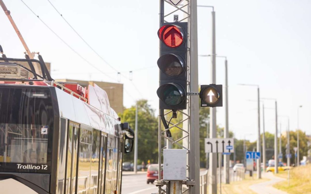 В Вильнюсе появился новый сигнал  светофора для общественного транспорта