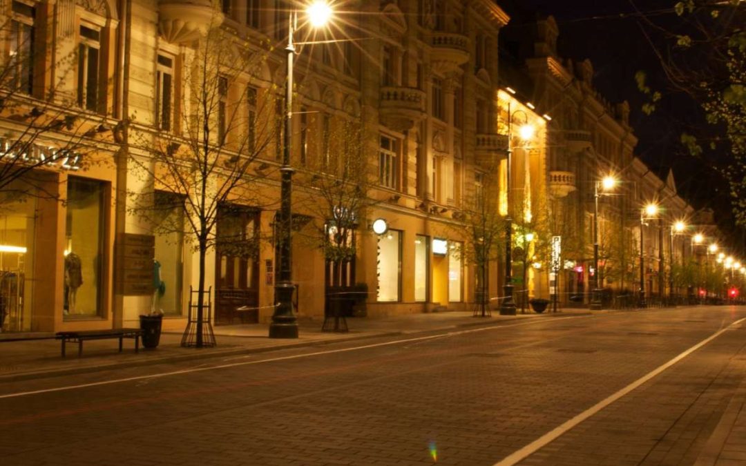 Вильнюс погружается во тьму: ради экономии электроэнергии отключают освещение