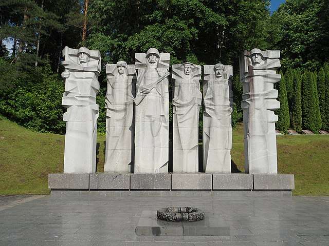 Памятники на Антакальнисском воинском кладбище демонтируют вопреки защите ООН