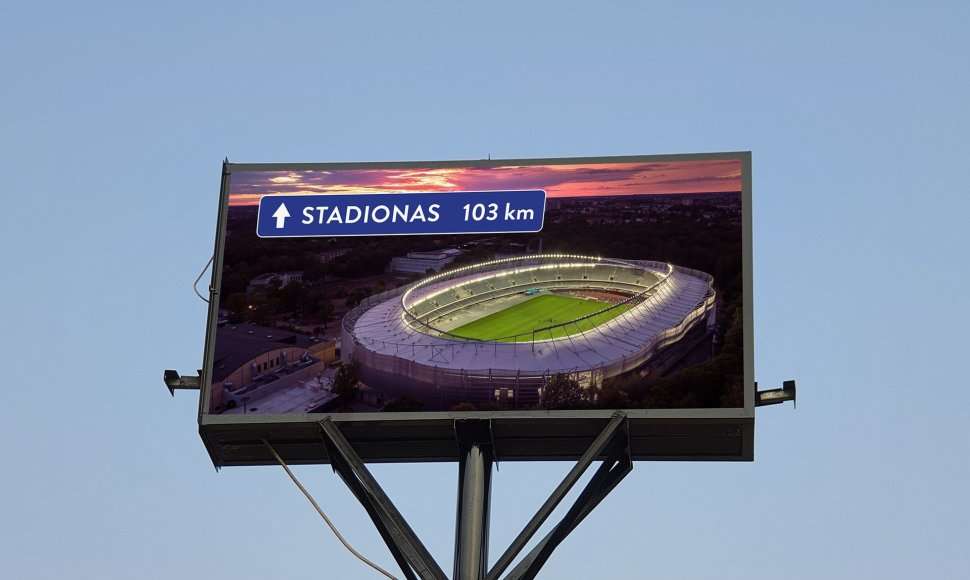 «Шпилька» с рекламой каунасского стадиона в столице попала в цель