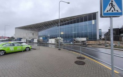 Подъезд по пандусу к терминалу отправления Вильнюсского аэропорта закрывается на всё время